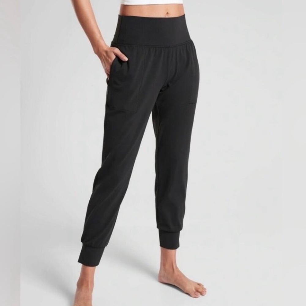 NWOT Athleta Salutation Jogger In Powervita